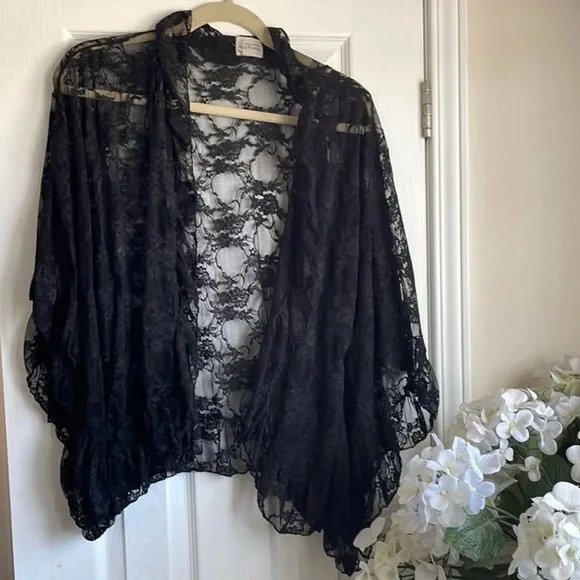 Free People Black Lace Kimono Cardigan Shrug Cape Poncho Blouse. Gorgeous! - Picture 3 of 9